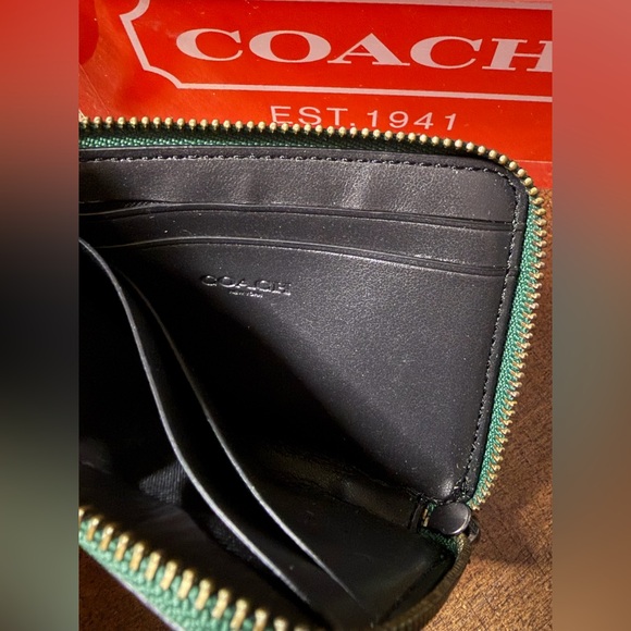 Coach L Zip Green Card Case - Picture 6 of 7